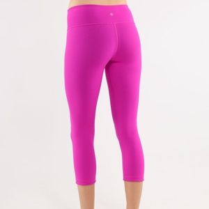 NEVER WORN Size 6 Pink Lululemon Wunder Under Crop